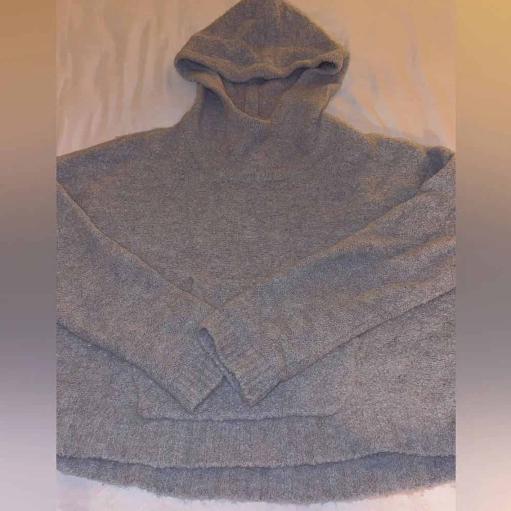 New Balance Women's Gray Hooded Sweater - Picture 1 of 3